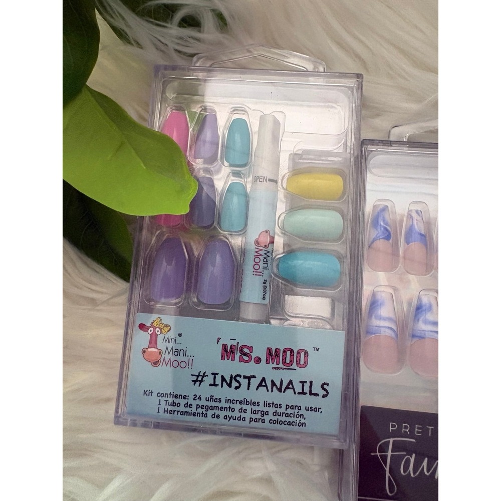 Fake nails! - Picture 2 of 3